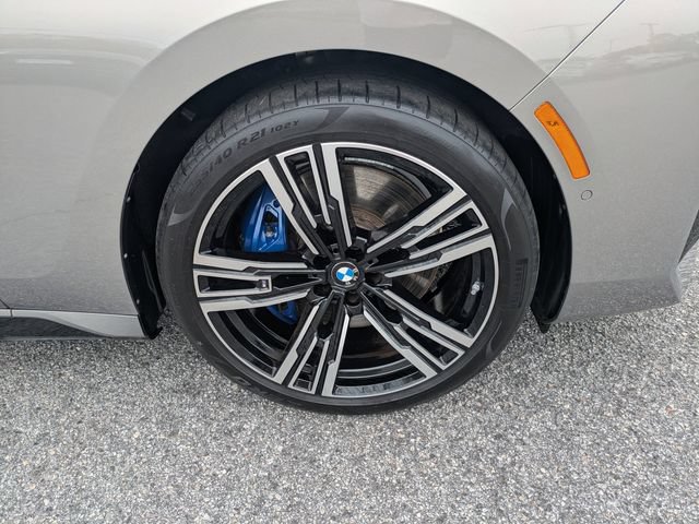 Used 2023 BMW 740i w/ Parking Assistance Package RWD image 12