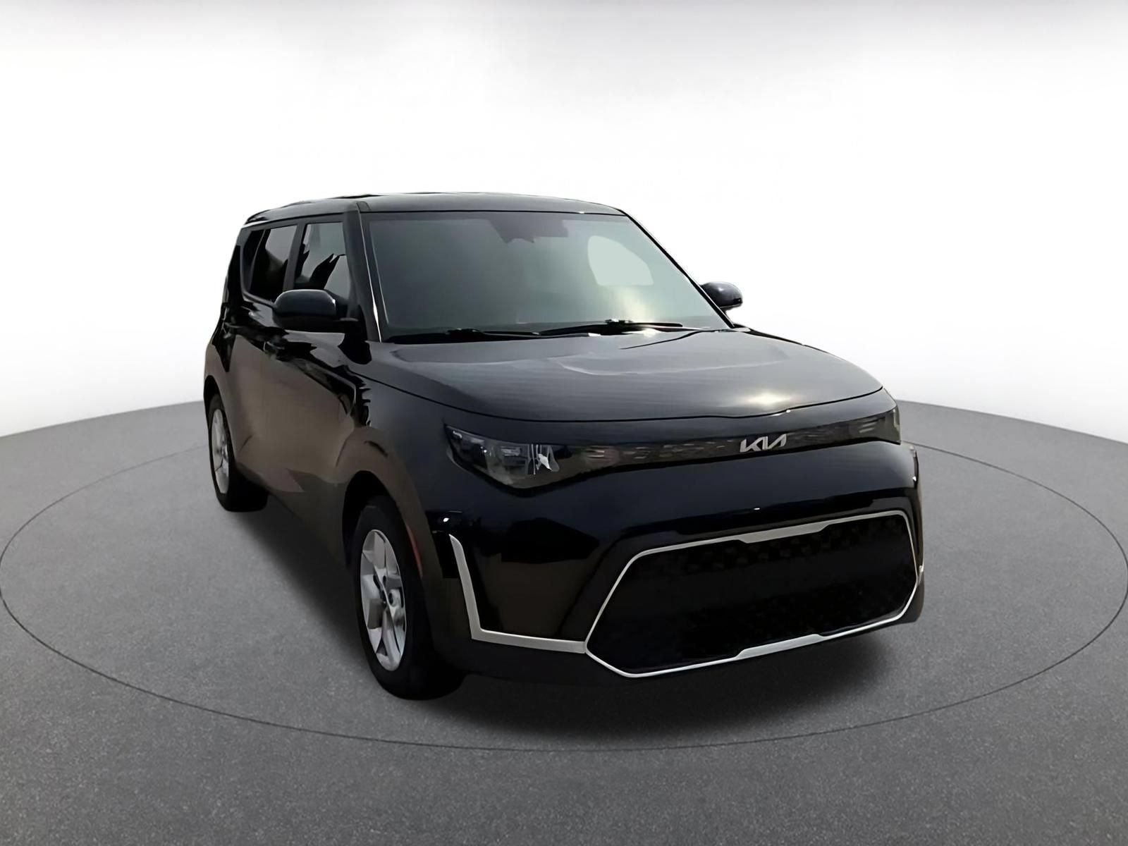 Used 2025 Kia Soul LX w/ LX Technology Package FWD image 13