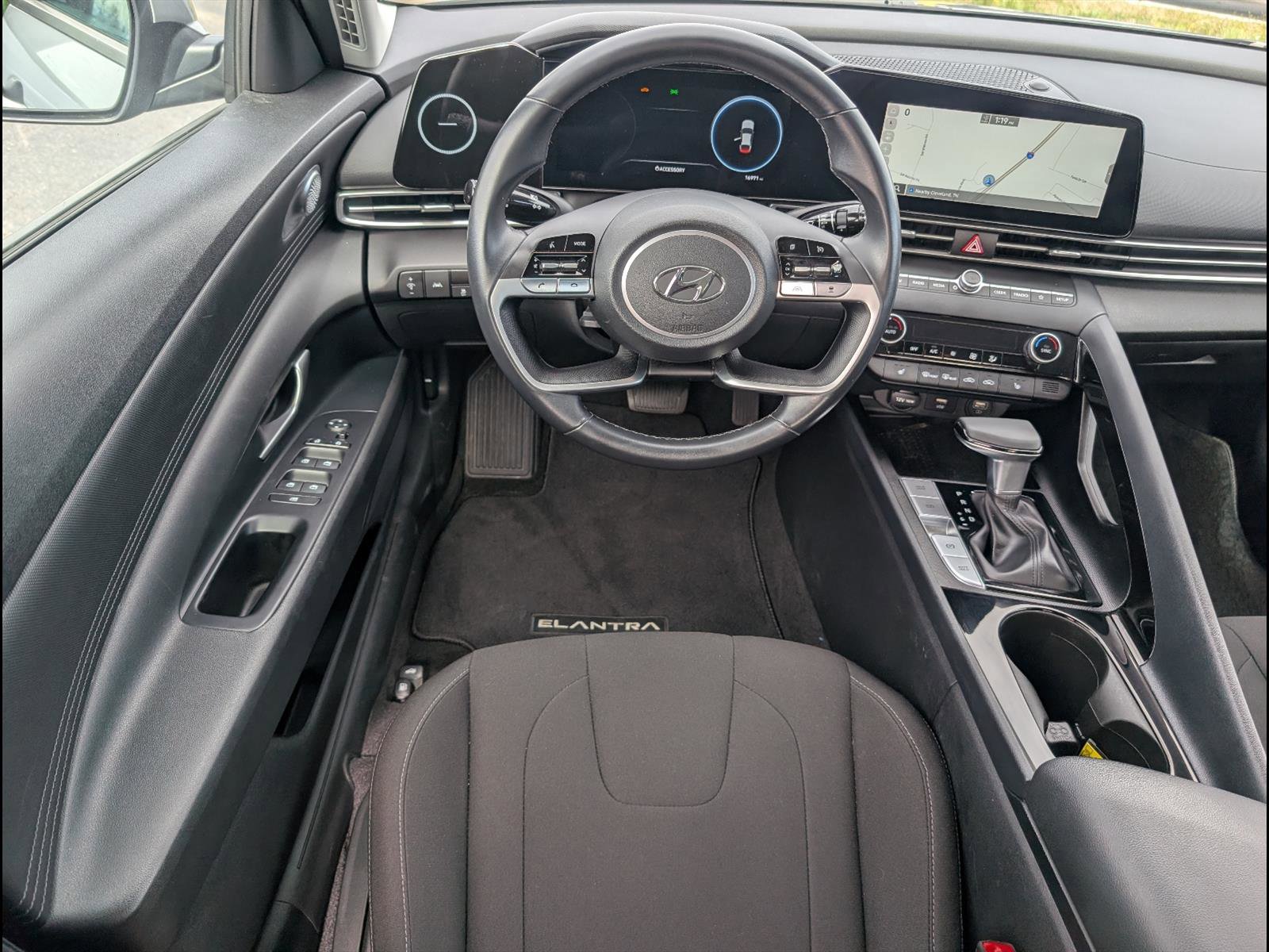 Used 2023 Hyundai Elantra SEL w/ Convenience Package image 7