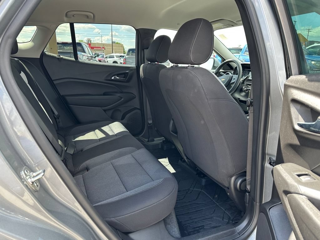 Certified 2025 Chevrolet Trax LS w/ LS Convenience Package FWD image 13
