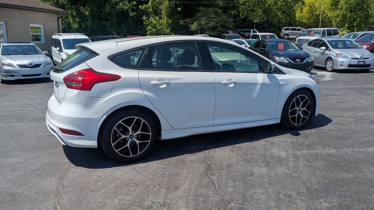 Used 2016 Ford Focus SE w/ SE Sport Package FWD image 8