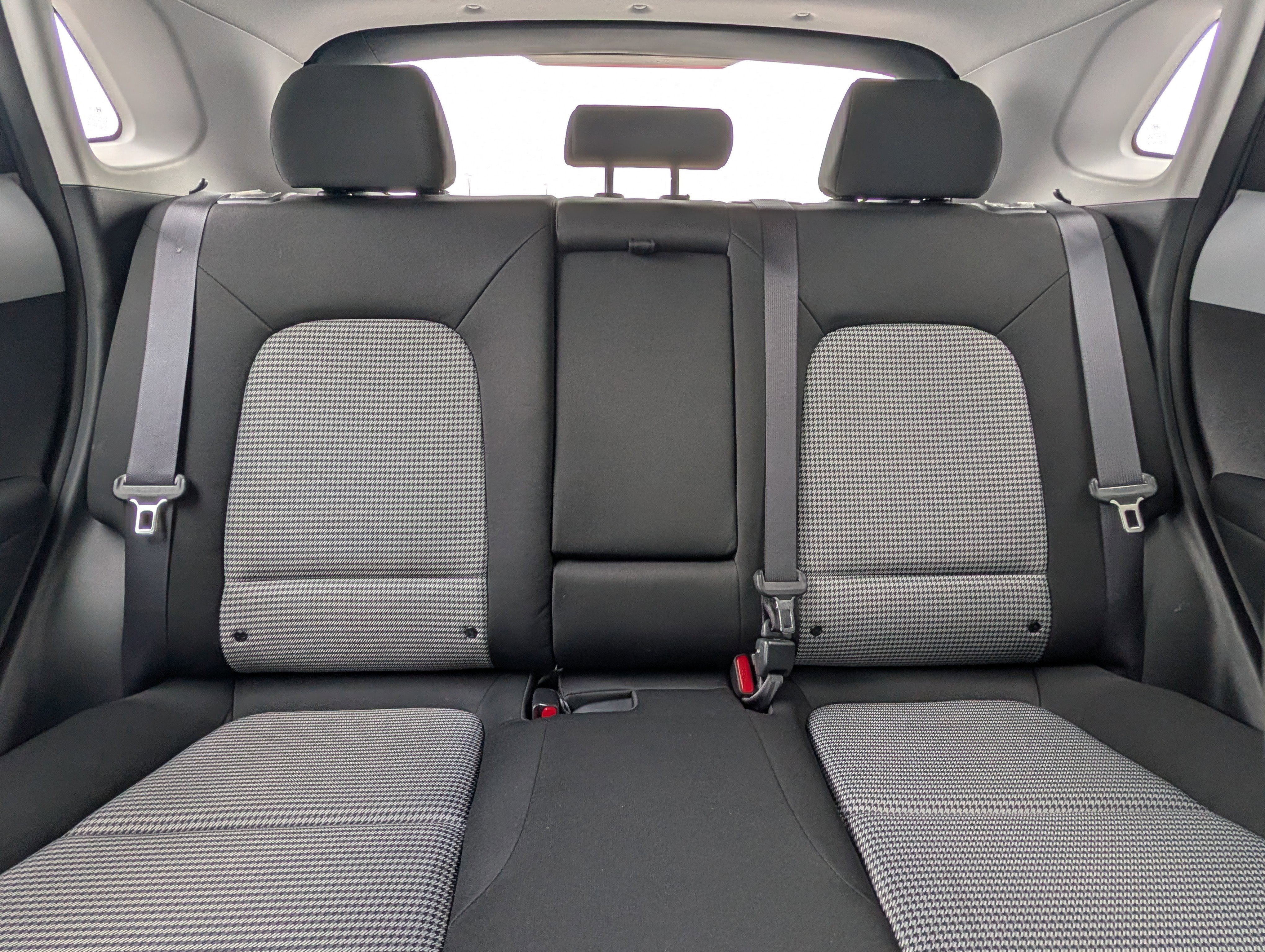 Used 2021 Hyundai Kona SE w/ Cargo Package image 24