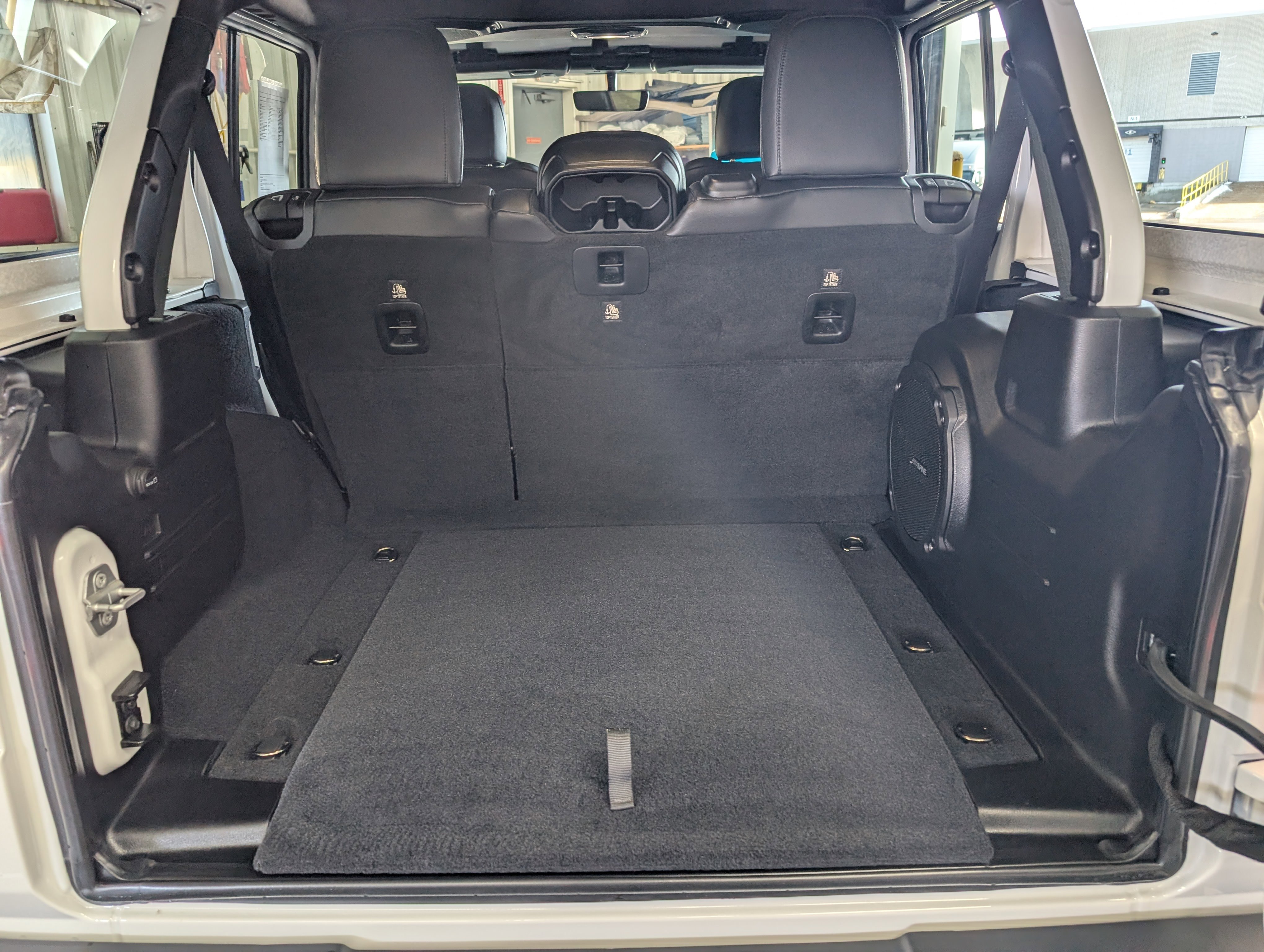 Used 2018 Jeep Wrangler Unlimited Rubicon image 28