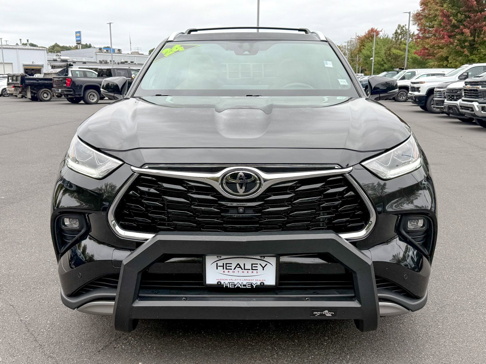 Used 2024 Toyota Highlander Platinum image 2