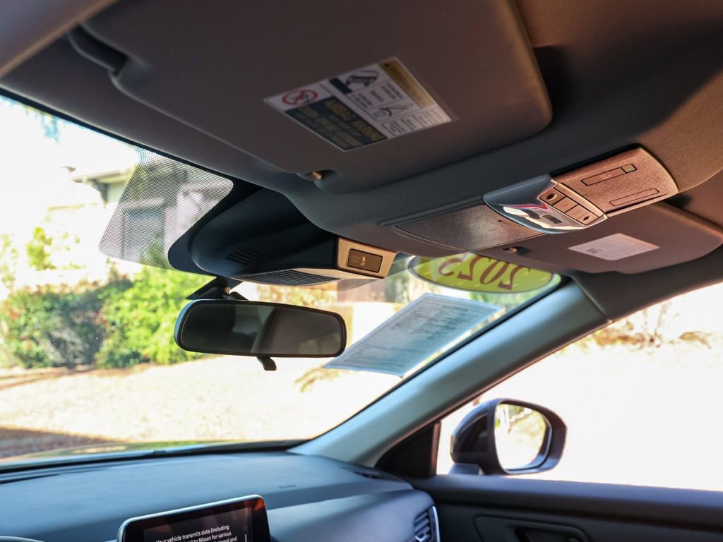 Used 2025 Nissan Rogue SV image 13