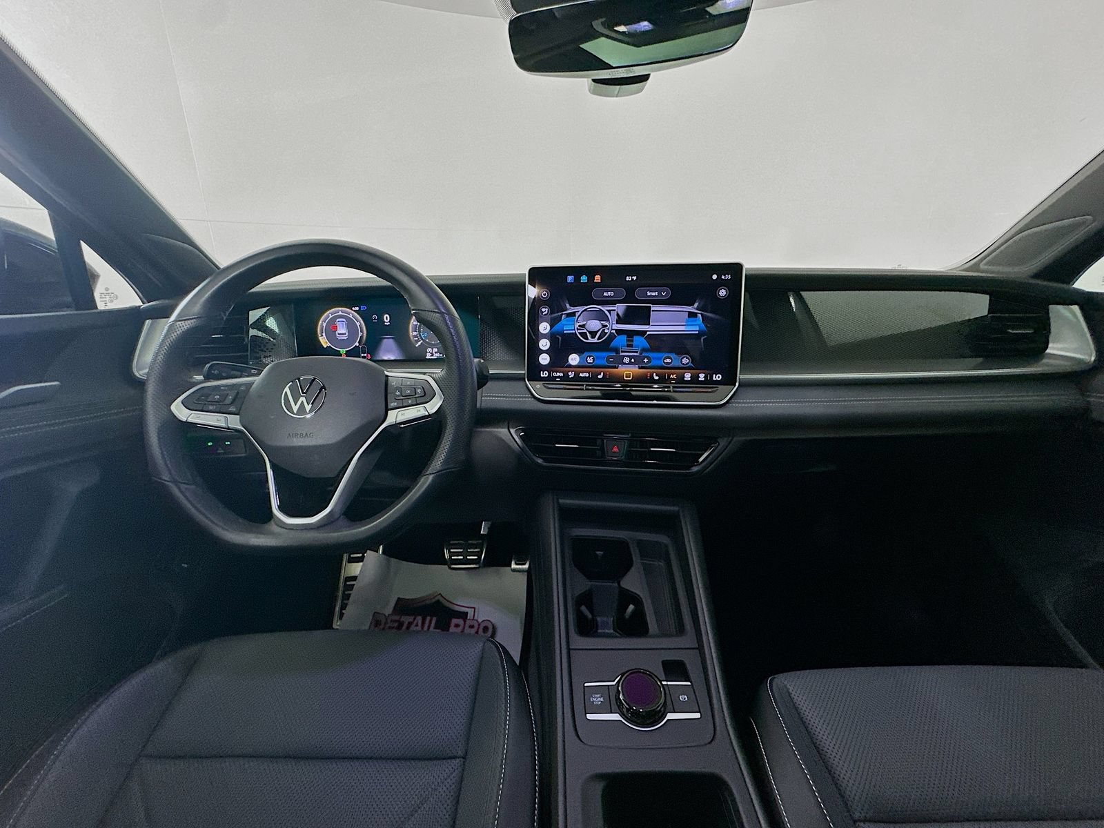 Certified 2025 Volkswagen Tiguan SE R-Line AWD/4WD image 15
