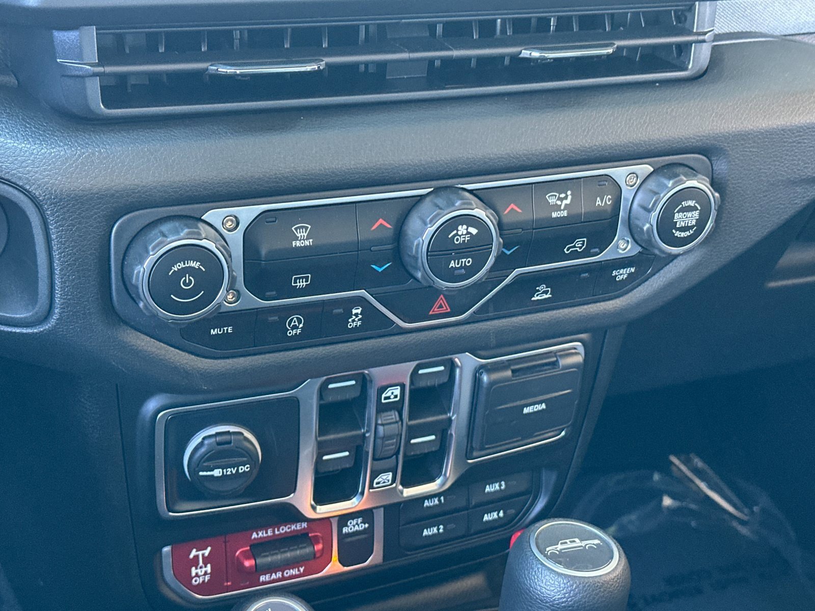 New 2025 Jeep Gladiator Sport image 18