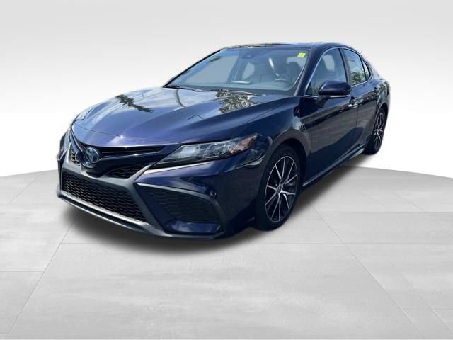 Used 2022 Toyota Camry SE w/ Audio Upgrade Package FWD image 3