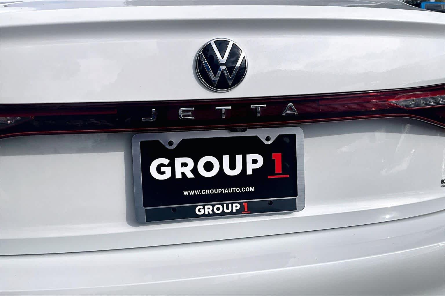 Used 2025 Volkswagen Jetta SE FWD image 32