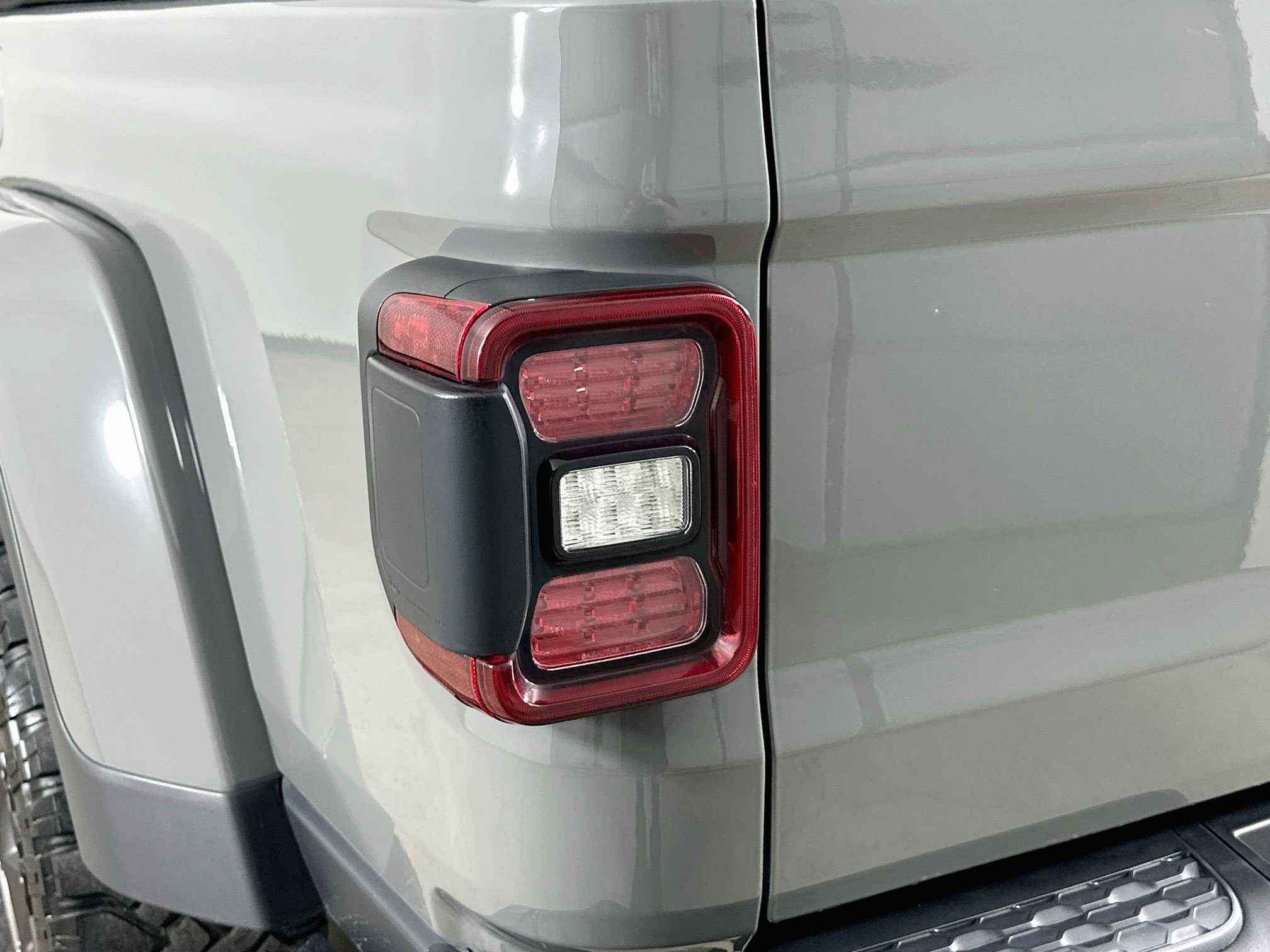 Used 2021 Jeep Gladiator Rubicon AWD/4WD image 11