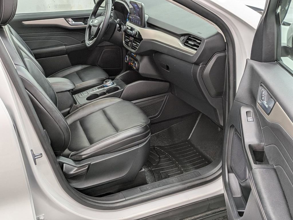 Used 2022 Ford Escape SEL image 18