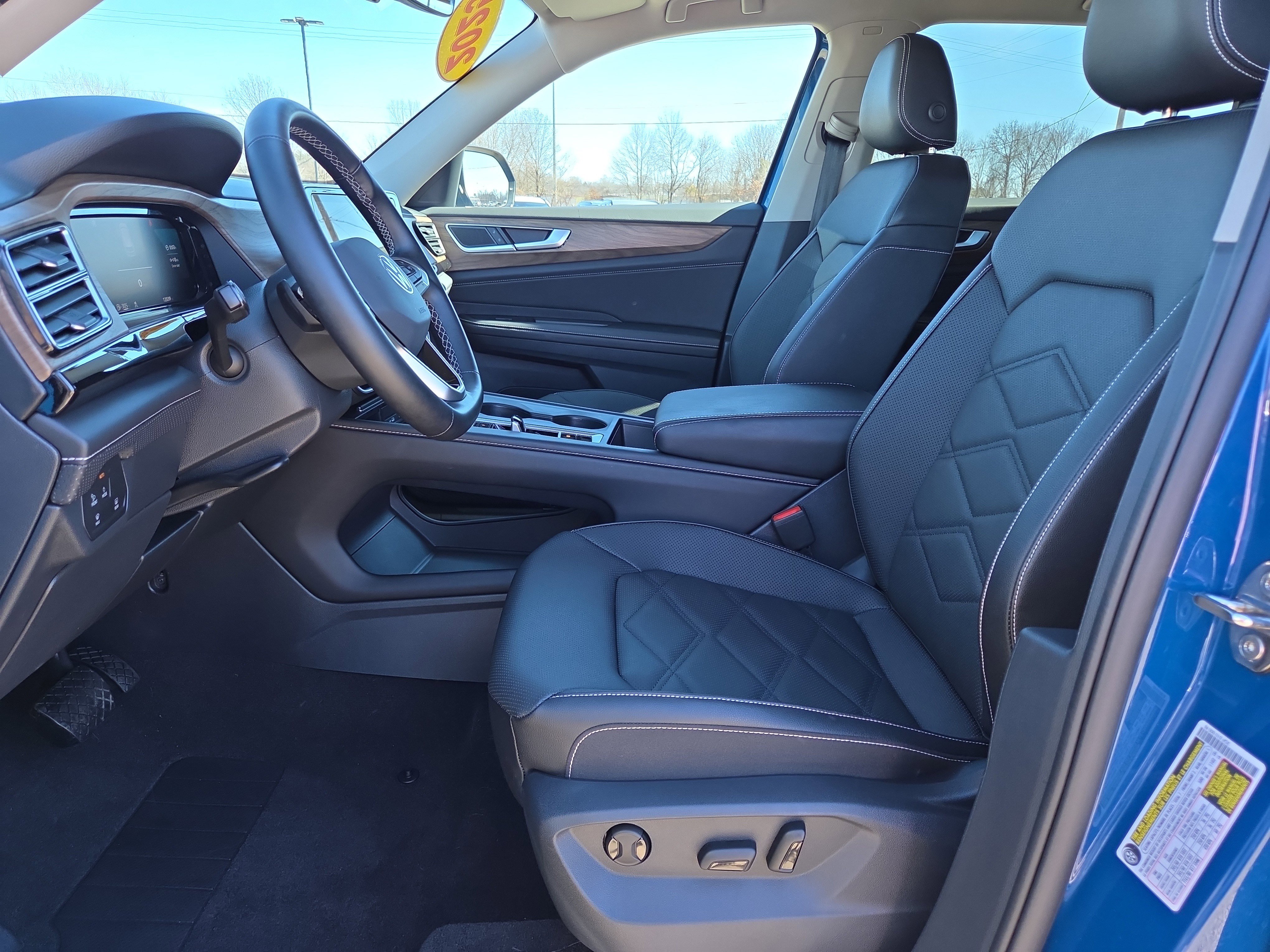 Used 2025 Volkswagen Atlas SE image 8