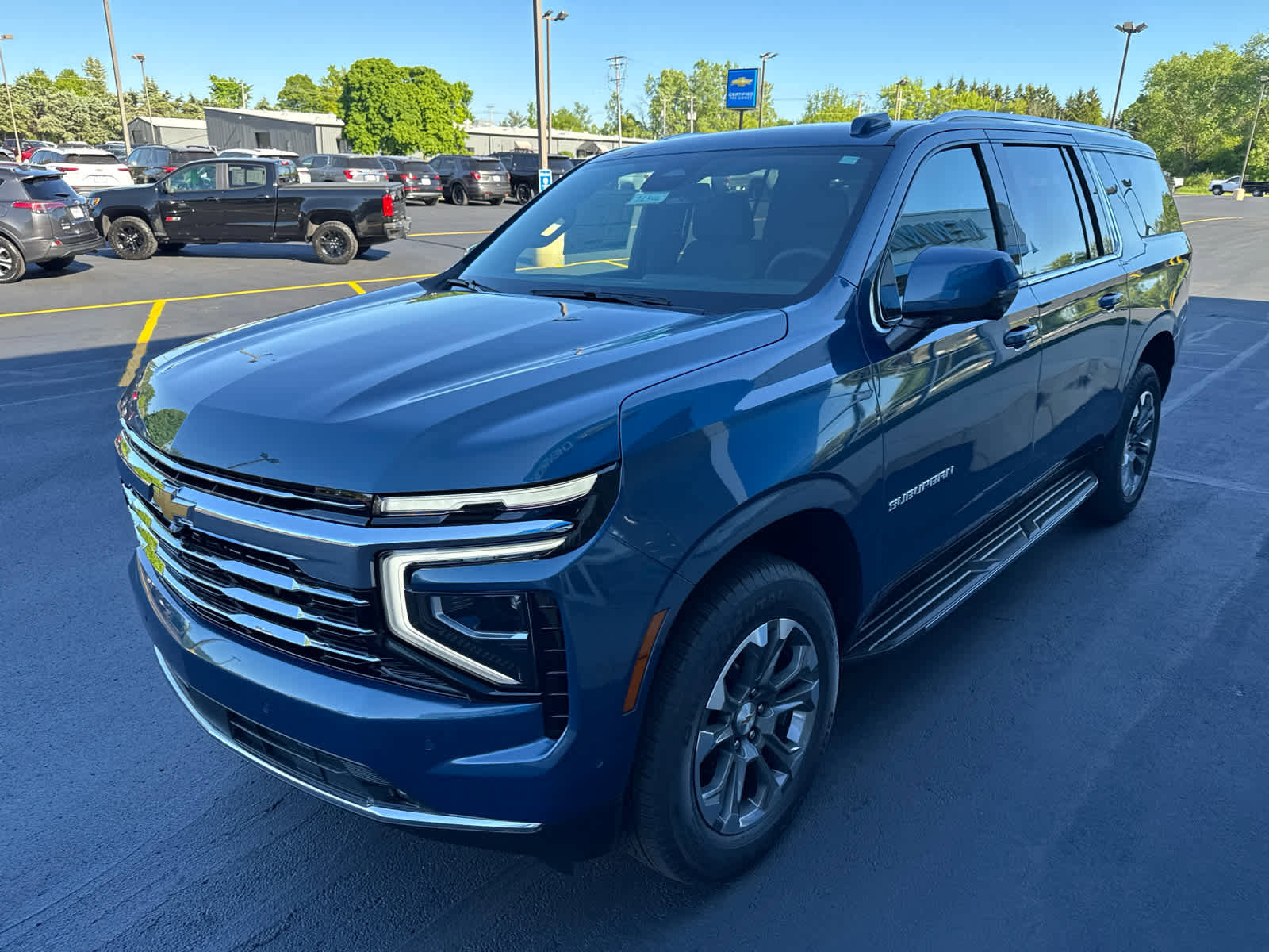 New 2026 Chevrolet Suburban LT w/ Comfort Package AWD/4WD image 12
