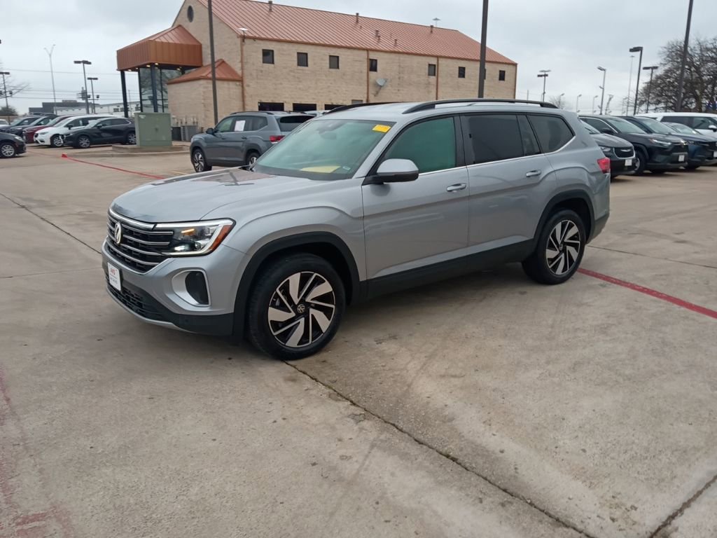 Used 2025 Volkswagen Atlas SE FWD image 1