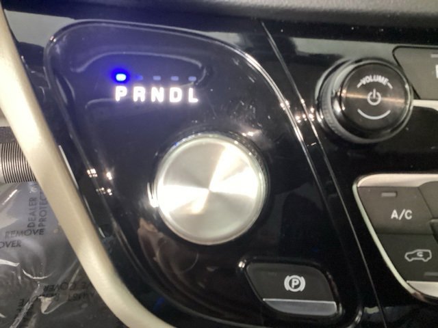 Used 2020 Chrysler Pacifica Touring-L image 23