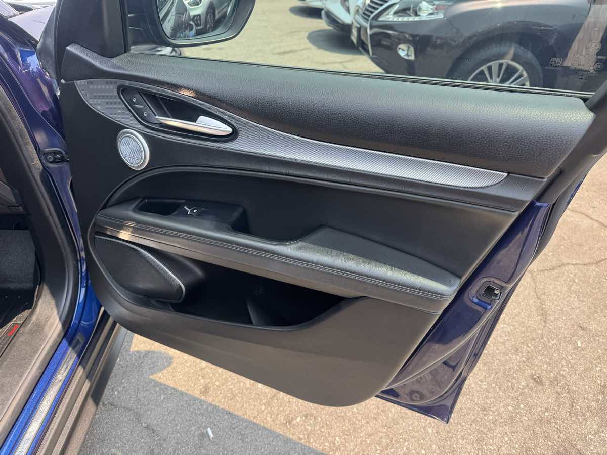 Used 2018 Alfa Romeo Stelvio Ti Sport image 17