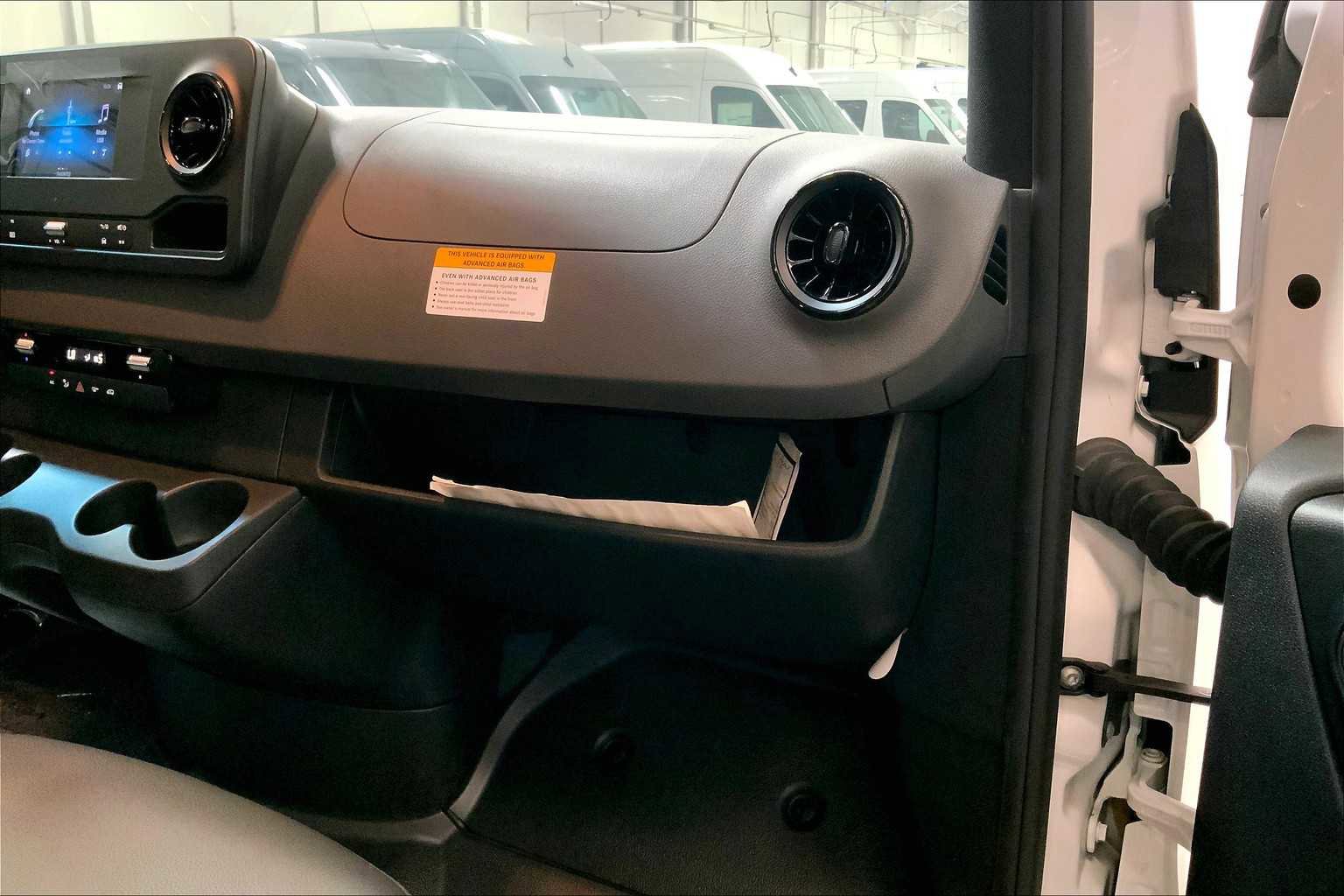 Used 2024 Mercedes-Benz Sprinter 2500 image 25