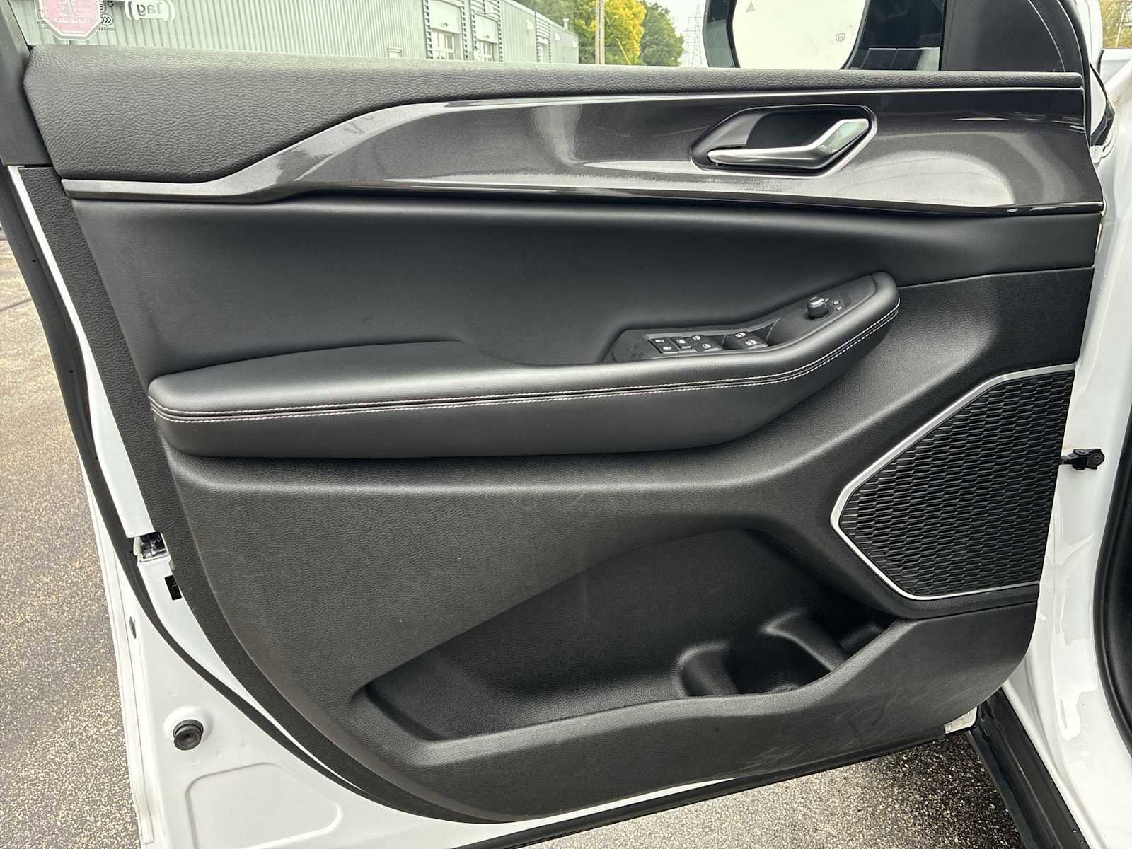 Used 2022 Jeep Grand Cherokee Altitude image 21