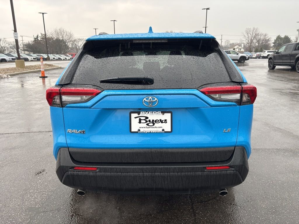 Used 2020 Toyota RAV4 LE image 4