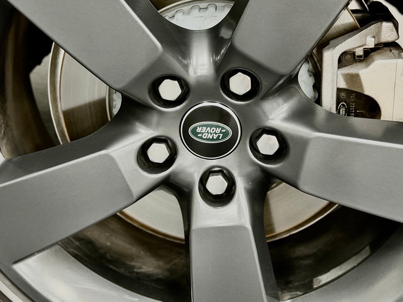 Used 2023 Land Rover Defender 110 SE image 17