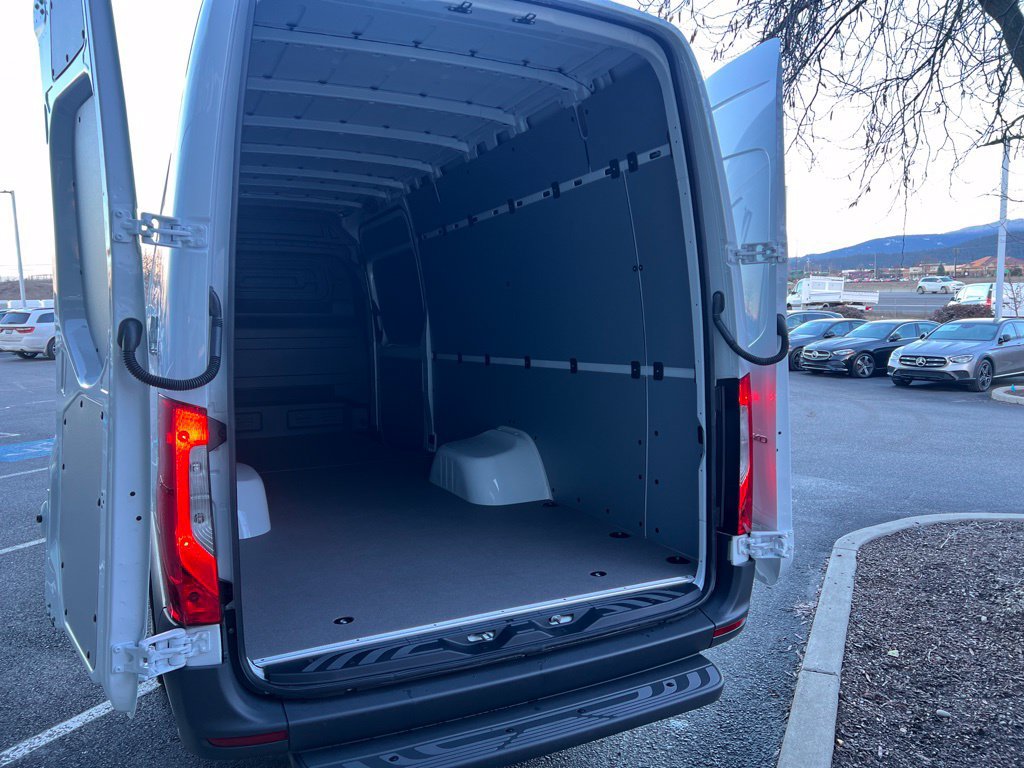 Used 2024 Mercedes-Benz Sprinter 3500 image 15