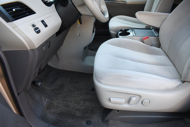 Used 2014 Toyota Sienna LE FWD image 15