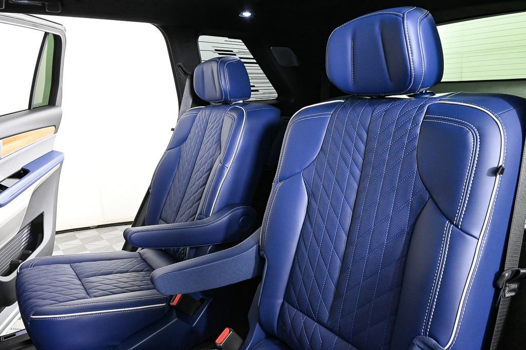 New 2026 Cadillac Vistiq Premium Luxury w/ LPO, Floor Liner Package image 21