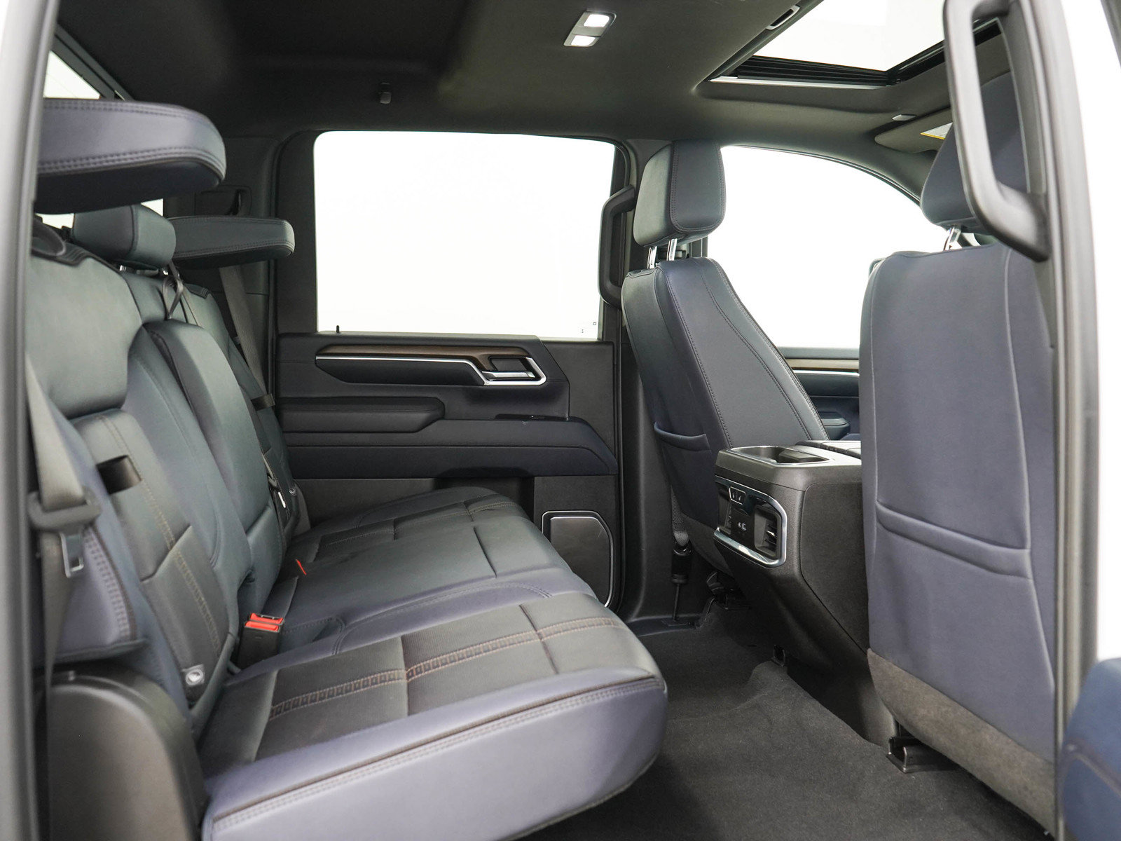 Used 2025 Chevrolet Silverado 2500 High Country w/ High Country Premium Package AWD/4WD image 14