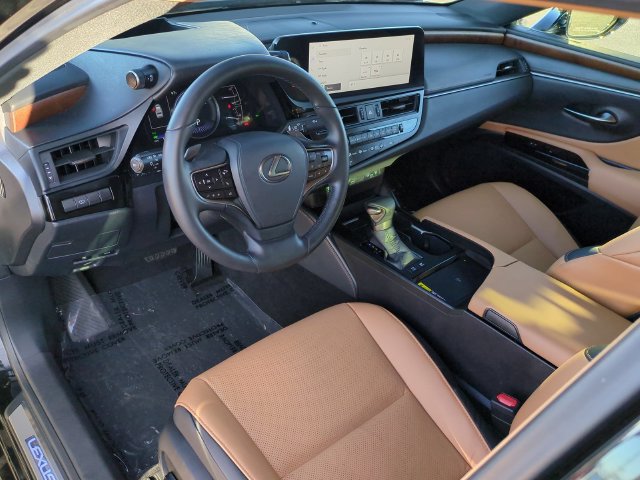 Used 2025 Lexus ES 300h w/ Premium Package FWD image 11