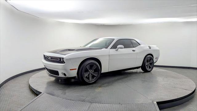 Used 2021 Dodge Challenger SXT image 2