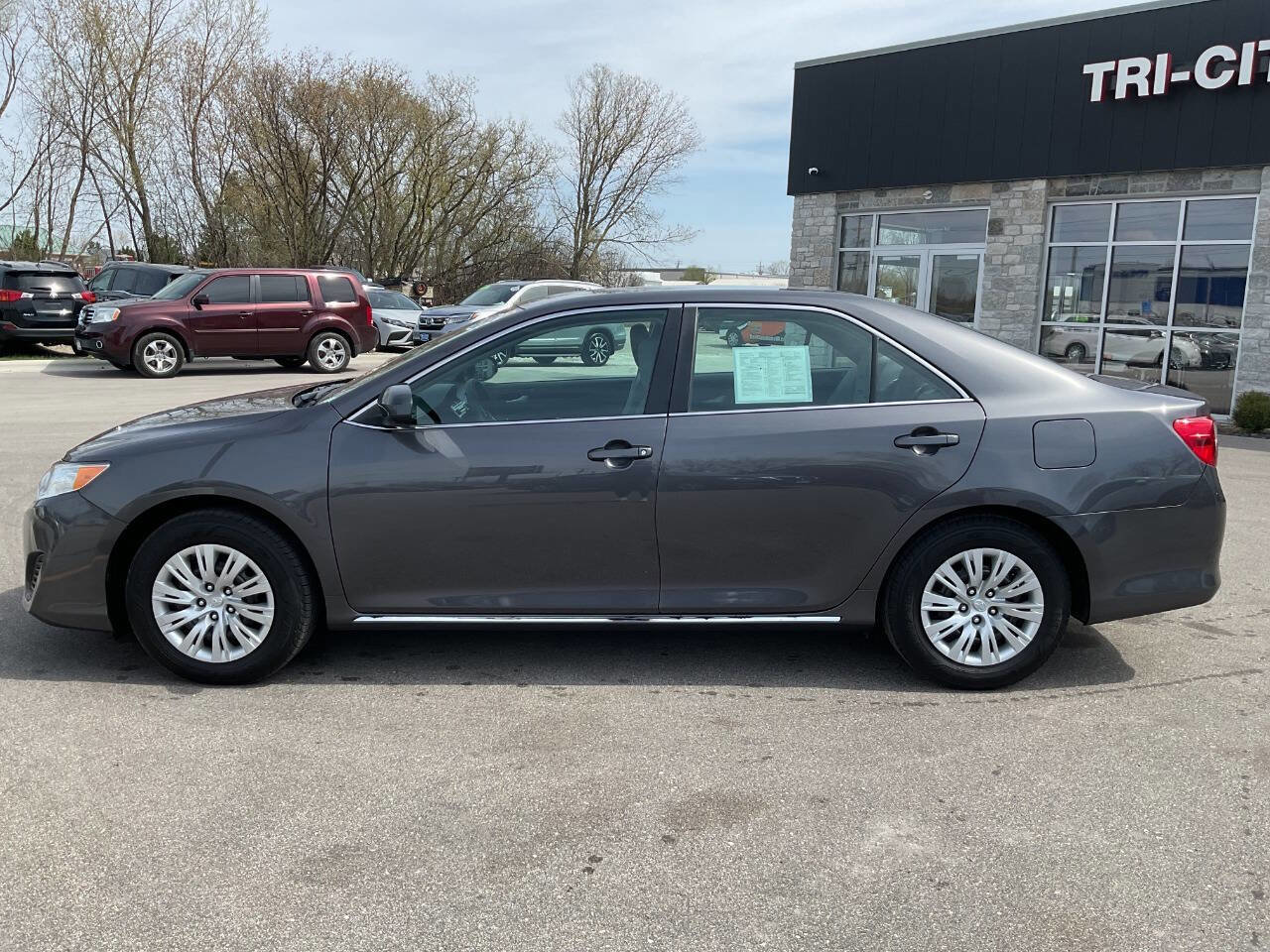 Used 2012 Toyota Camry LE FWD image 3