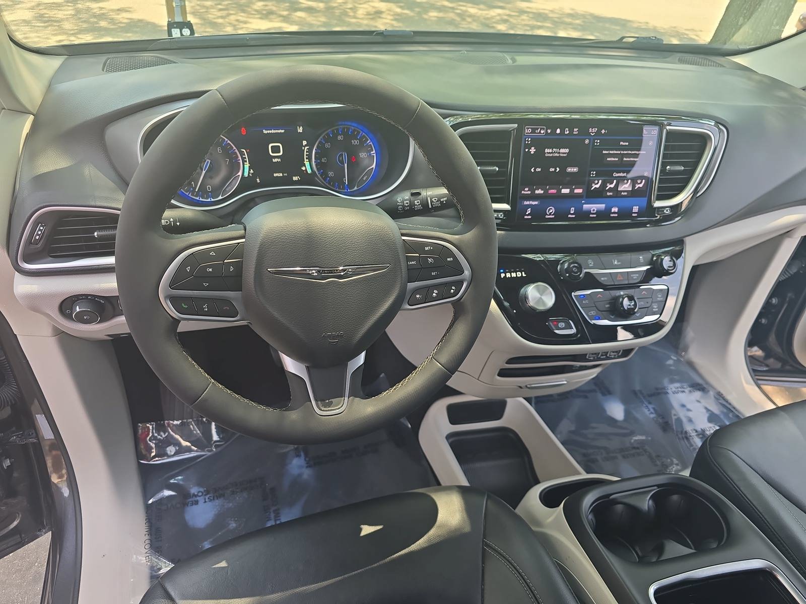 Used 2022 Chrysler Pacifica Touring-L FWD image 17
