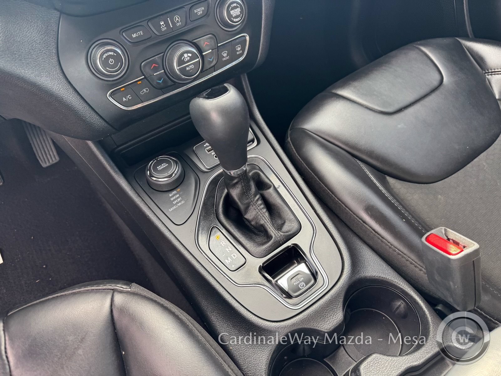 Used 2019 Jeep Cherokee Latitude Plus AWD/4WD image 25