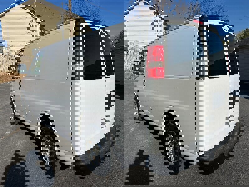 Used 2010 Chevrolet Express 1500 image 5