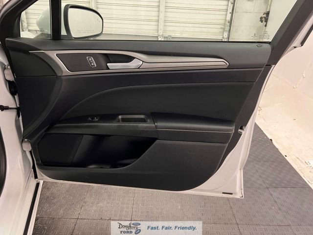 Used 2020 Ford Fusion SE image 32