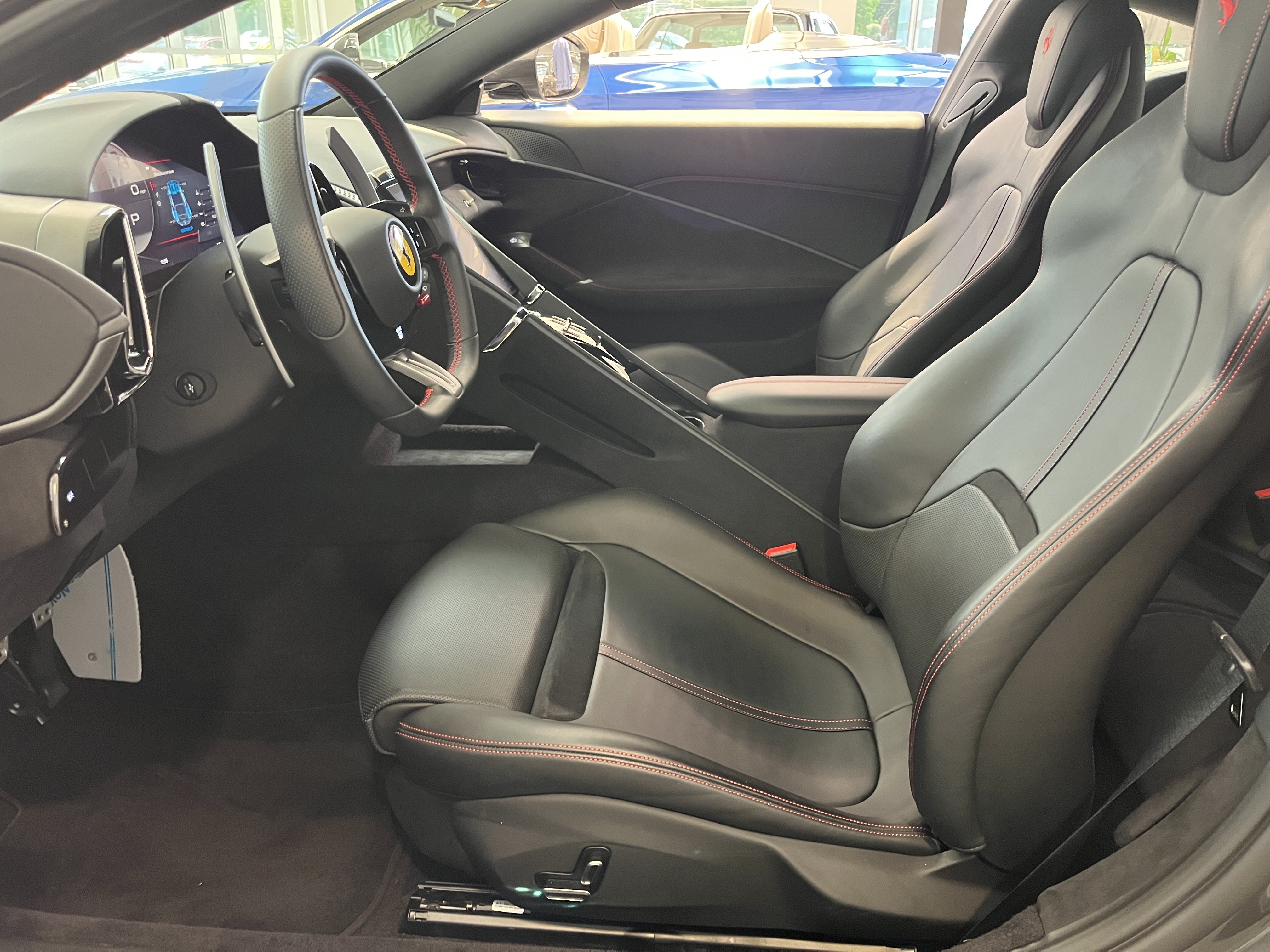 Used 2022 Ferrari Roma RWD image 32