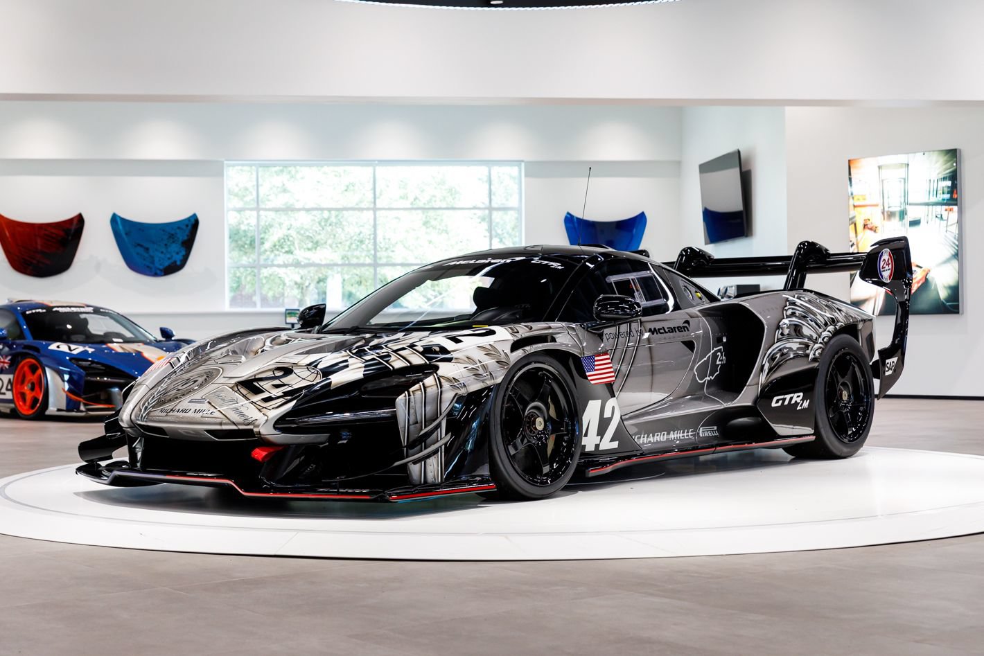 Used 2020 McLaren Senna RWD image 7