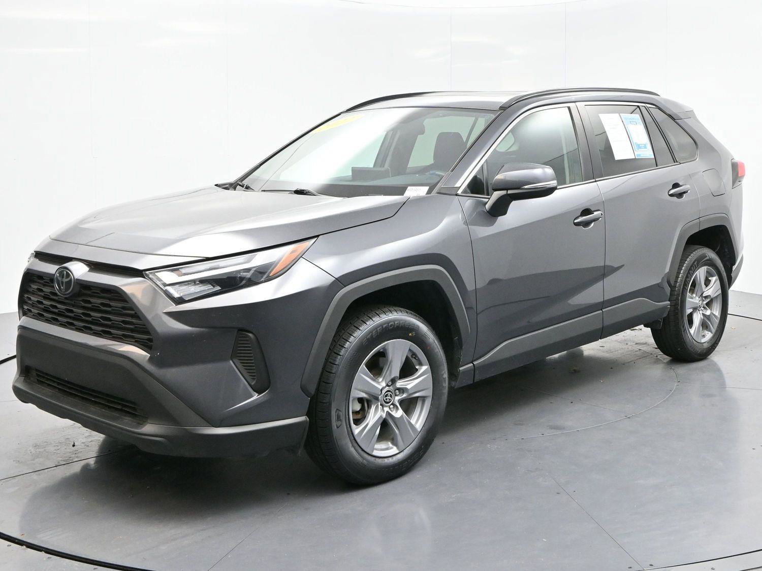Used 2022 Toyota RAV4 XLE w/ Convenience Package image 3