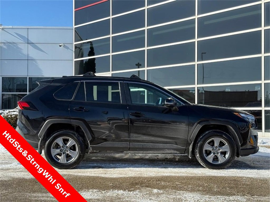 Used 2022 Toyota RAV4 XLE w/ Convenience Package image 2