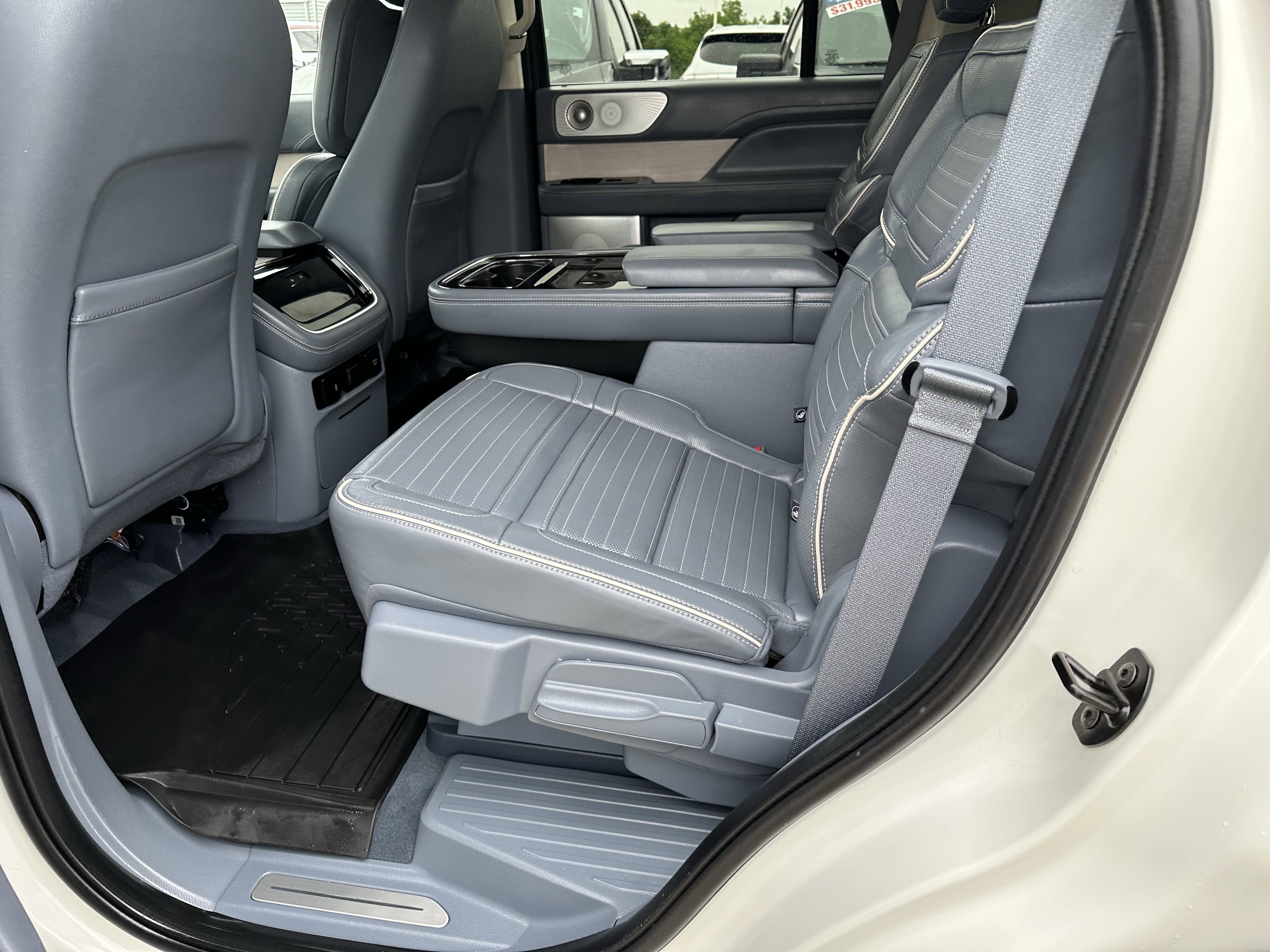 Used 2024 Lincoln Navigator Black Label AWD/4WD image 7