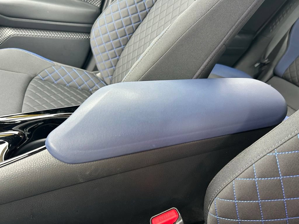 Used 2021 Toyota C-HR XLE FWD image 33