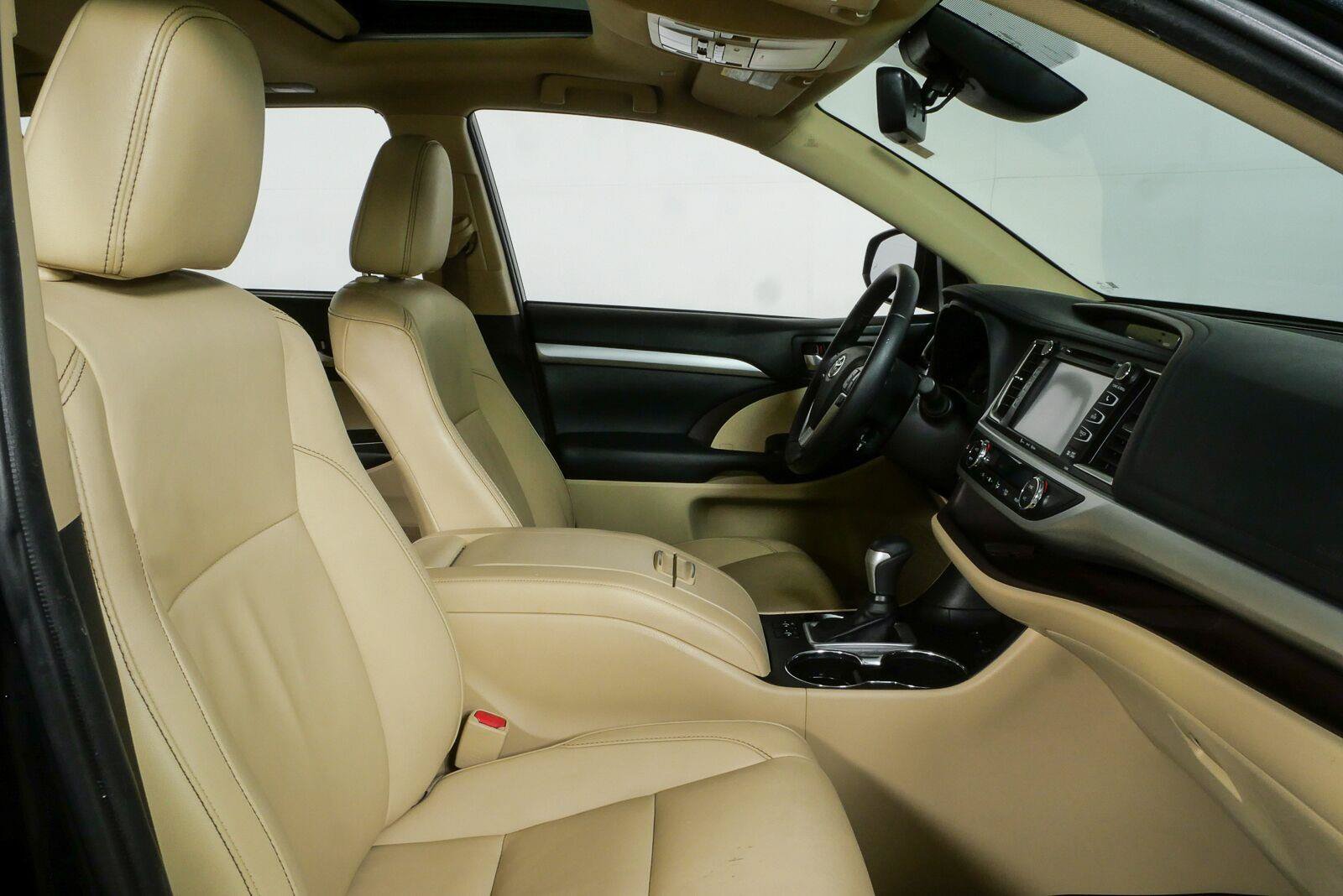 Used 2019 Toyota Highlander XLE AWD/4WD image 22
