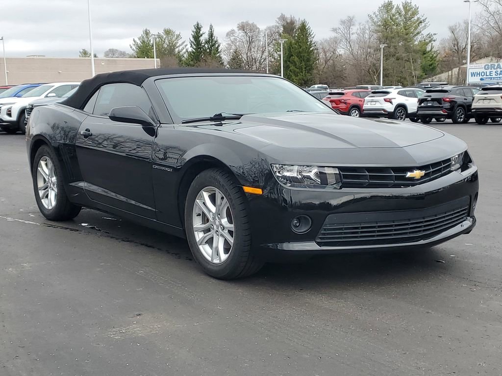 Used 2015 Chevrolet Camaro LT RWD image 2
