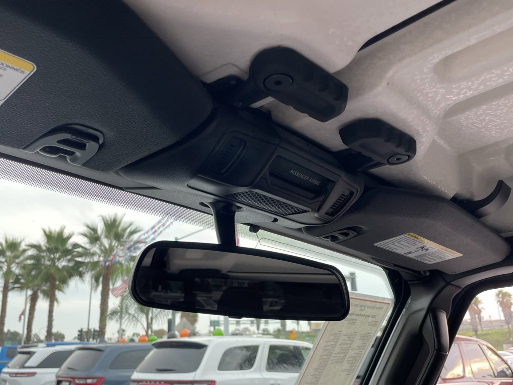 Certified 2025 Jeep Gladiator Sport image 31