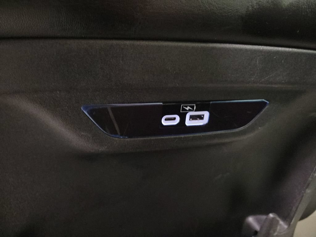 Used 2023 Chrysler Pacifica Touring-L FWD image 33