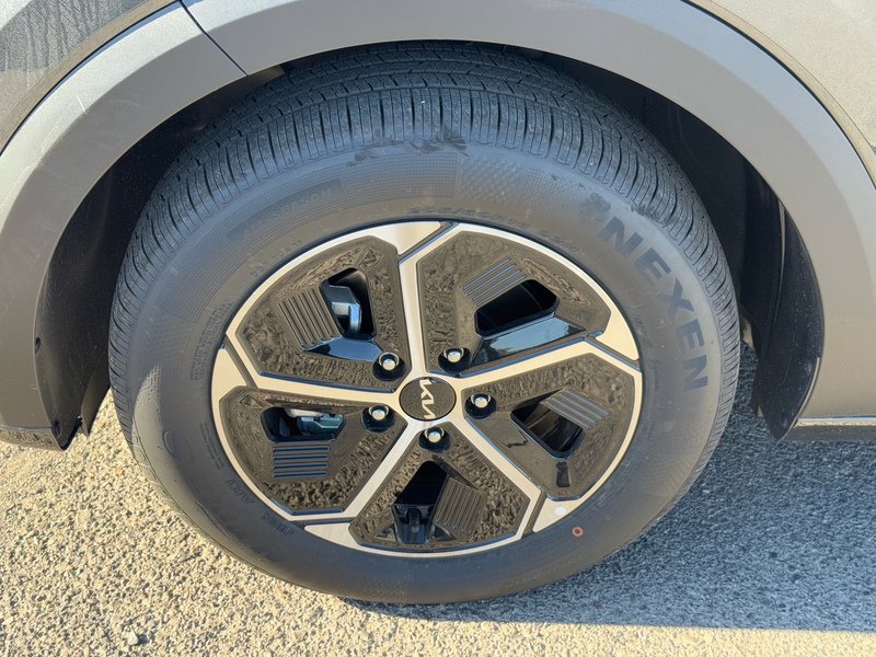 New 2025 Kia Niro EX image 5