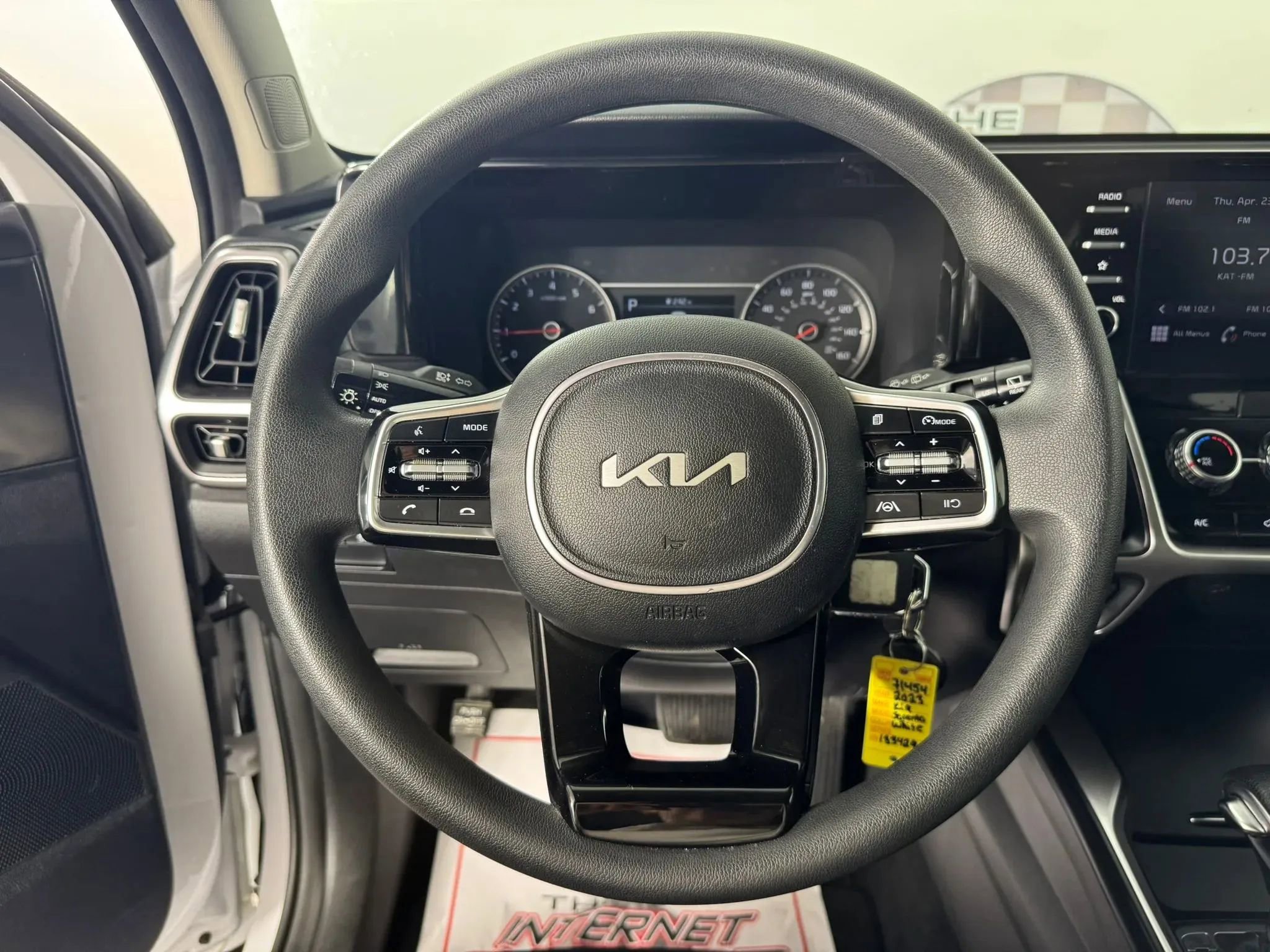 Used 2023 Kia Sorento LX AWD/4WD image 13