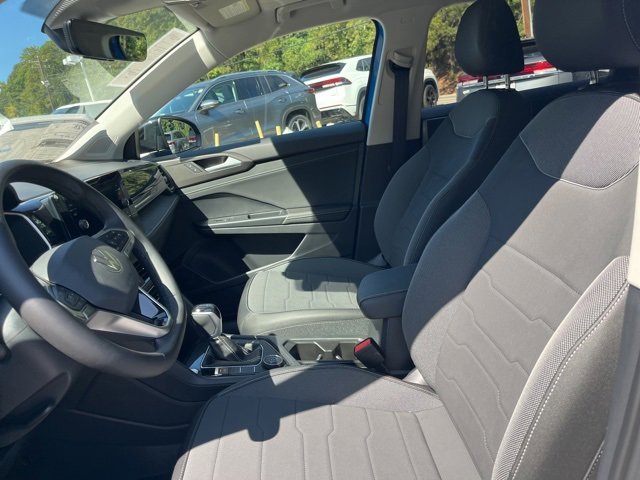 New 2025 Volkswagen Taos SE image 8