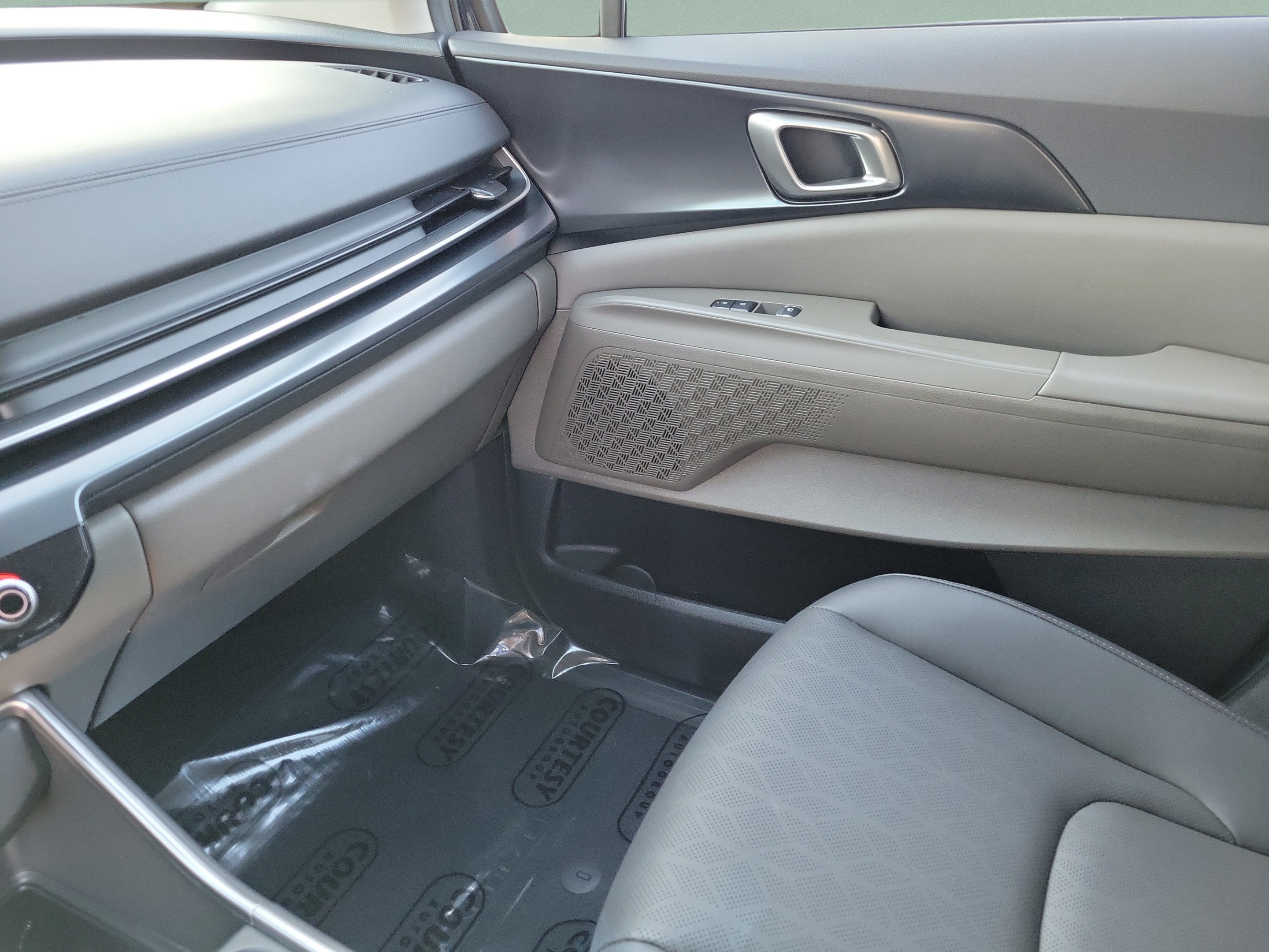 Certified 2026 Kia Carnival FWD image 22