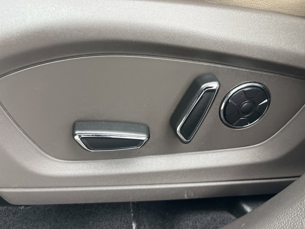 Used 2020 Ford Explorer Platinum w/ Premium Technology Package image 18